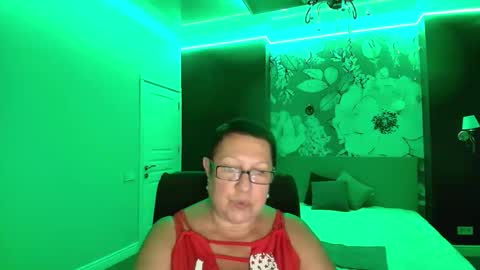 Snapshot of barbaraturners chatting on 09.26.25 barbaraturners online show from 09.26.25