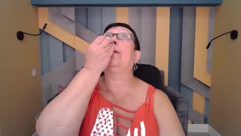 Snapshot of barbaraturners chatting on 10.01.25 barbaraturners online show from 10.01.25