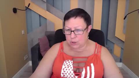 Snapshot of barbaraturners chatting on 10.06.25 barbaraturners online show from 10.06.25