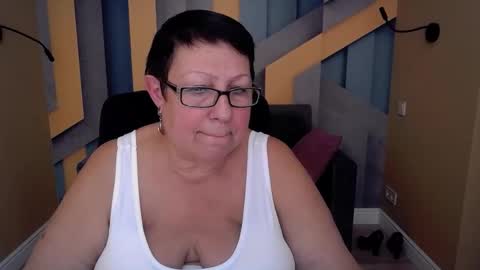 Snapshot of barbaraturners chatting on 10.13.25 barbaraturners online show from 10.13.25