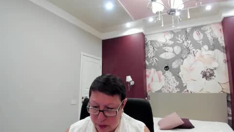 Snapshot of barbaraturners chatting on 10.19.25 barbaraturners online show from 10.19.25