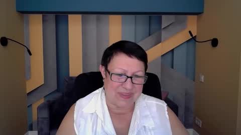 Snapshot of barbaraturners chatting on 10.20.25 barbaraturners online show from 10.20.25