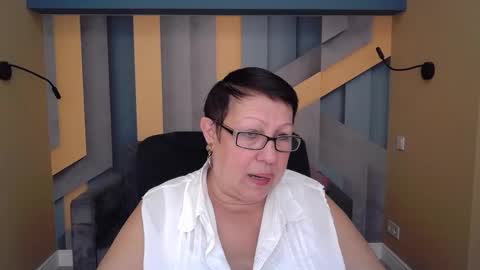 Snapshot of barbaraturners chatting on 10.22.25 barbaraturners online show from 10.22.25