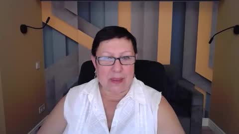 Snapshot of barbaraturners chatting on 10.24.25 barbaraturners online show from 10.24.25