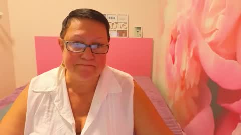 Snapshot of barbaraturners chatting on 10.26.25 barbaraturners online show from 10.26.25