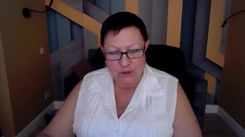 Snapshot of barbaraturners chatting on 10.27.25 barbaraturners online show from 10.27.25