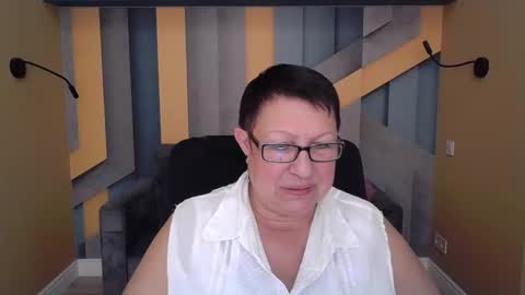 Snapshot of barbaraturners chatting on 10.31.25 barbaraturners online show from 10.31.25