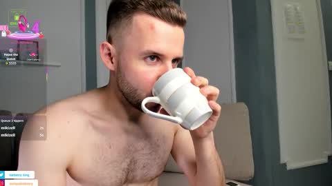 Snapshot of barberryx chatting on 09.21.25 ENRIQUE online show from 09.21.25