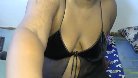 Snapshot of barbie_1999 chatting on 02.06.25 kendra online show from 02.06.25