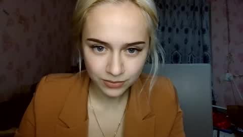 Snapshot of barbie___girl chatting on 11.17.25 barbie___girl online show from 11.17.25