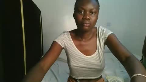 Snapshot of barbie_queen2 chatting on 09.16.25 queen online show from 09.16.25