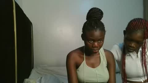 Snapshot of barbie_queen2 chatting on 09.18.25 queen online show from 09.18.25