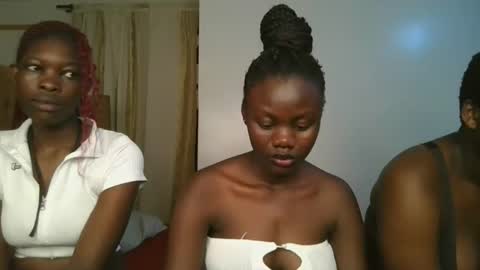 Snapshot of barbie_queen2 chatting on 09.19.25 queen online show from 09.19.25