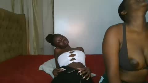 Snapshot of barbie_queen2 chatting on 09.20.25 queen online show from 09.20.25