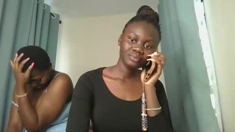 Snapshot of barbie_queen2 chatting on 09.23.25 queen online show from 09.23.25