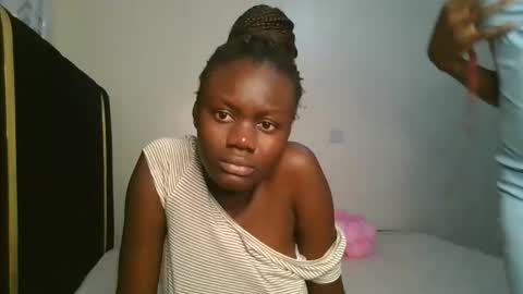 Snapshot of barbie_queen2 chatting on 09.24.25 queen online show from 09.24.25