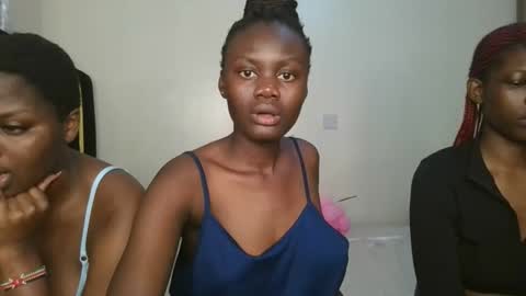 Snapshot of barbie_queen2 chatting on 09.24.25 queen online show from 09.24.25