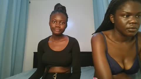 Snapshot of barbie_queen2 chatting on 10.02.25 queen online show from 10.02.25