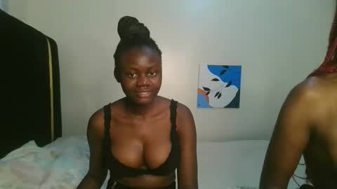 Snapshot of barbie_queen2 chatting on 10.03.25 queen online show from 10.03.25