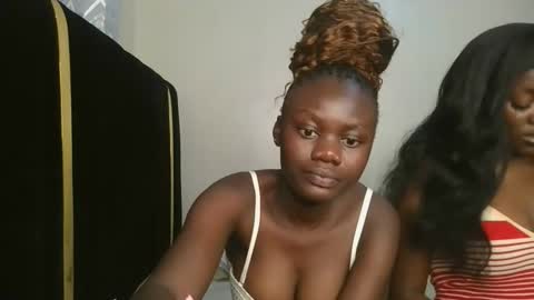 Snapshot of barbie_queen2 chatting on 10.13.25 queen online show from 10.13.25