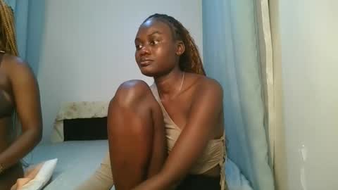 Snapshot of barbie_queen2 chatting on 10.28.25 queen online show from 10.28.25