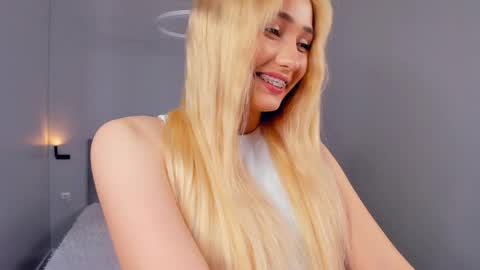 Snapshot of barbimia chatting on 05.10.26 Mia online show from 05.10.26