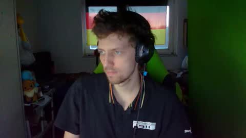 Snapshot of barca200 chatting on 09.30.25 barca200 online show from 09.30.25