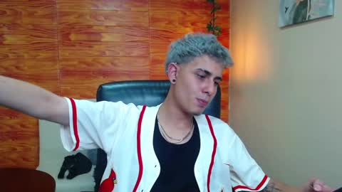 Snapshot of bastiaan_28 chatting on 12.17.24 Bastian online show from 12.17.24