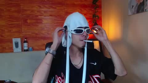 Snapshot of bastiaan_28 chatting on 02.12.25 Bastian online show from 02.12.25