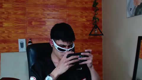 Snapshot of bastiaan_28 chatting on 02.12.25 Bastian online show from 02.12.25