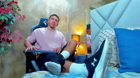 Snapshot of bastian_franco01 chatting on 09.25.25 Bastian Independent Model online show from 09.25.25