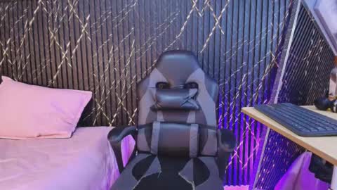    online show from 10.07.25