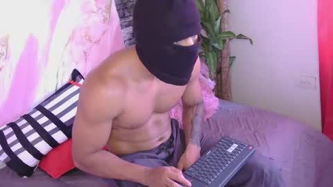 batmanhot7 online show from 09.12.25
