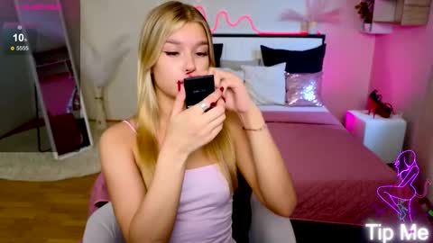 Snapshot of battymelody chatting on 09.18.25 atty online show from 09.18.25