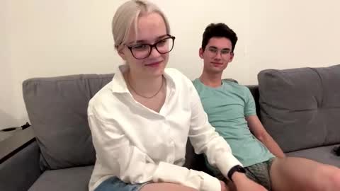 Max and Bella online show from 09.10.25