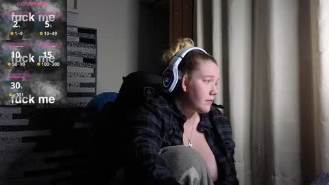 Snapshot of bbbmichigan chatting on 10.27.25 shy-sky online show from 10.27.25