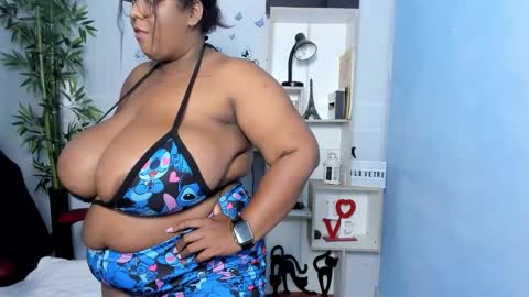 Snapshot of bbw_charlote chatting on 03.10.25 Charlote online show from 03.10.25