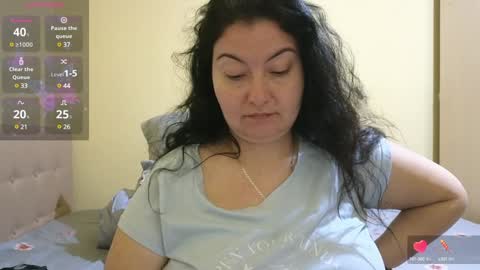 Snapshot of bbw_milf_4u chatting on 02.02.25 Emma online show from 02.02.25