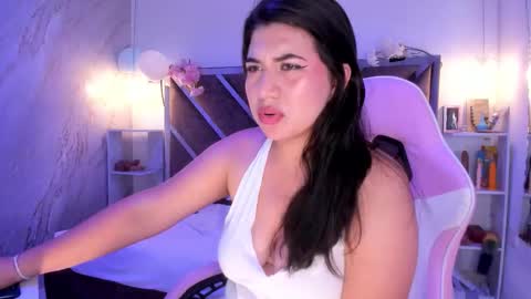 Cloe  online show from 10.11.25