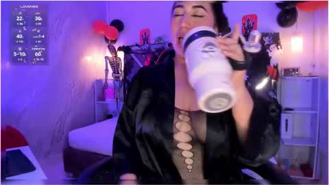 Cloe  online show from 10.29.25