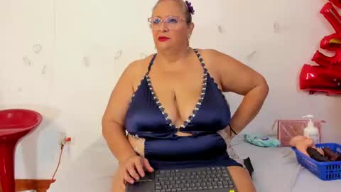Snapshot of bbwsalome chatting on 06.26.26 Salome online show from 06.26.26