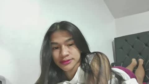 Snapshot of bbygrlamerah chatting on 06.16.26 SEXY TRIO online show from 06.16.26