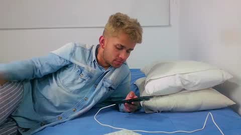 Sara  Juan online show from 12.28.24