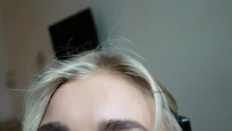 Chloe online show from 04.10.26