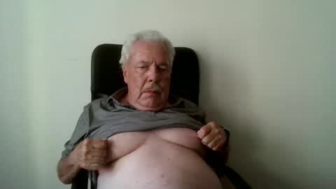 Snapshot of beatli chatting on 10.18.25 Beat online show from 10.18.25