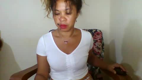Snapshot of beaute_choco chatting on 10.23.25 Eva online show from 10.23.25