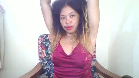 Snapshot of beaute_choco chatting on 11.11.25 Eva online show from 11.11.25