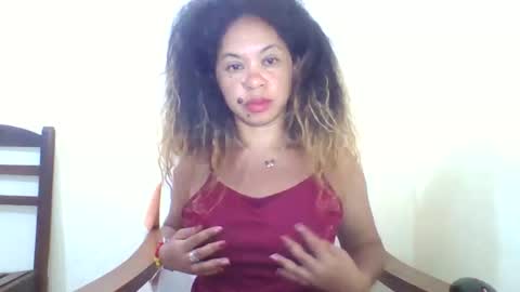 Snapshot of beaute_choco chatting on 11.25.25 Eva online show from 11.25.25