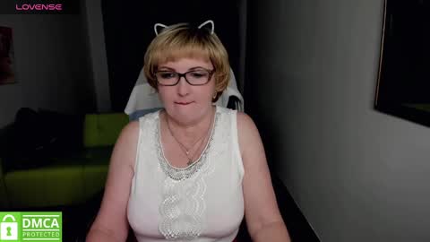Snapshot of beautiful_lina7 chatting on 01.05.25 your Lana online show from 01.05.25