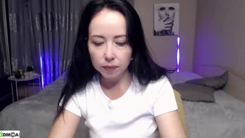 Snapshot of beautiful_moon3 chatting on 10.23.25 beautiful_moon3 online show from 10.23.25